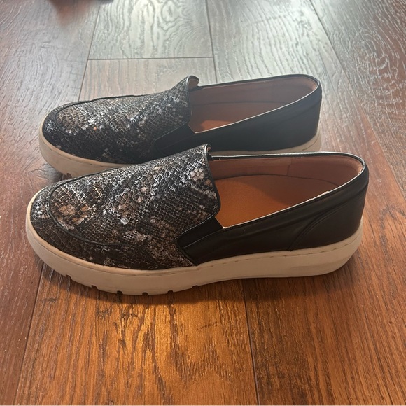 Vionic Dinora Boa Black & Snake Print Leather Platform Slip-on Sneaker US 7 - Picture 6 of 9